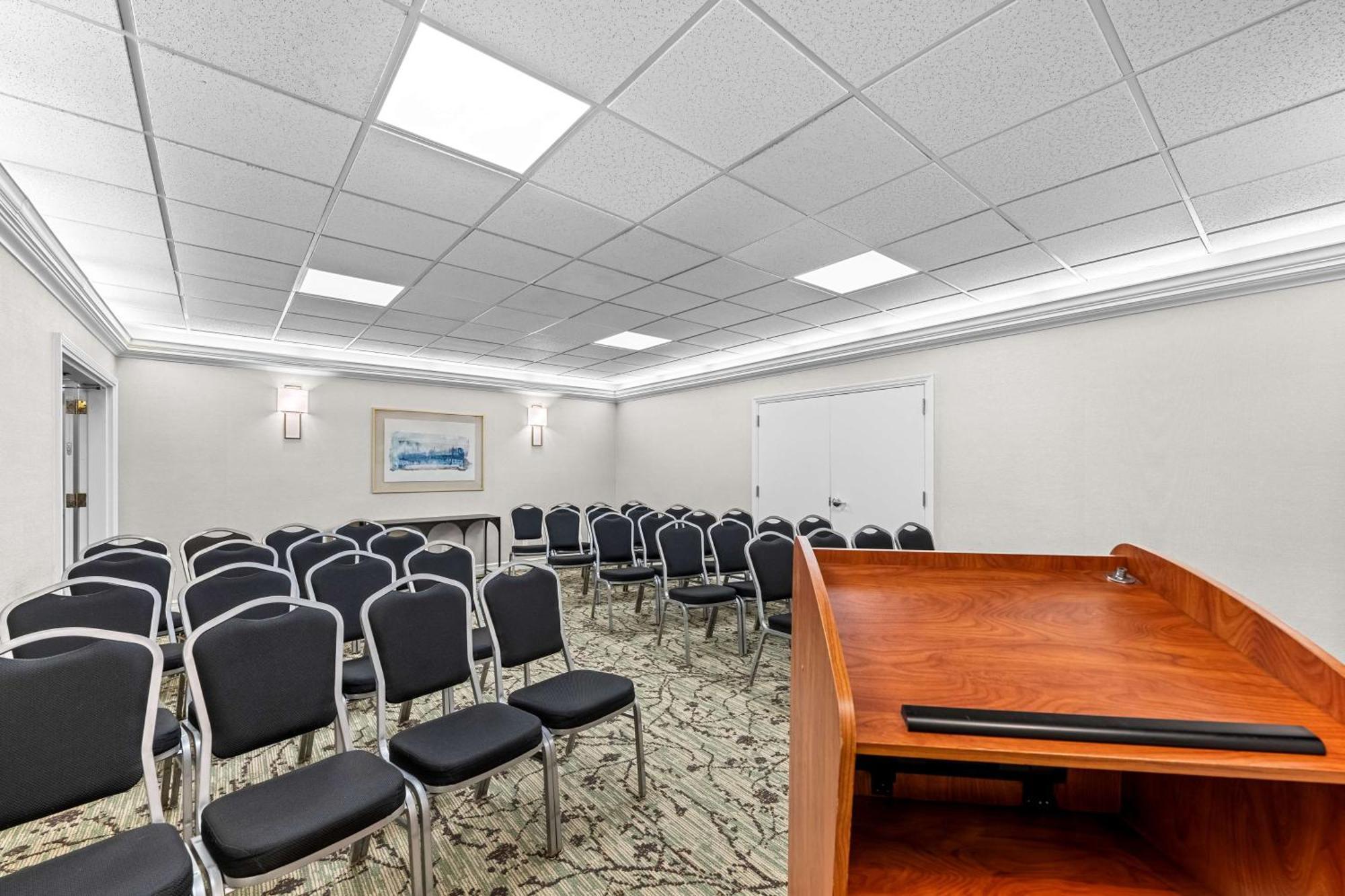 Best Western Plus Puyallup Hotel Экстерьер фото